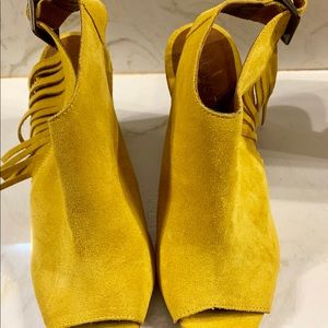 Howsty suede mustard yellow shoes